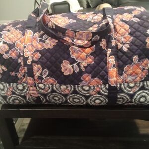 Avon Duffel Bag Like New